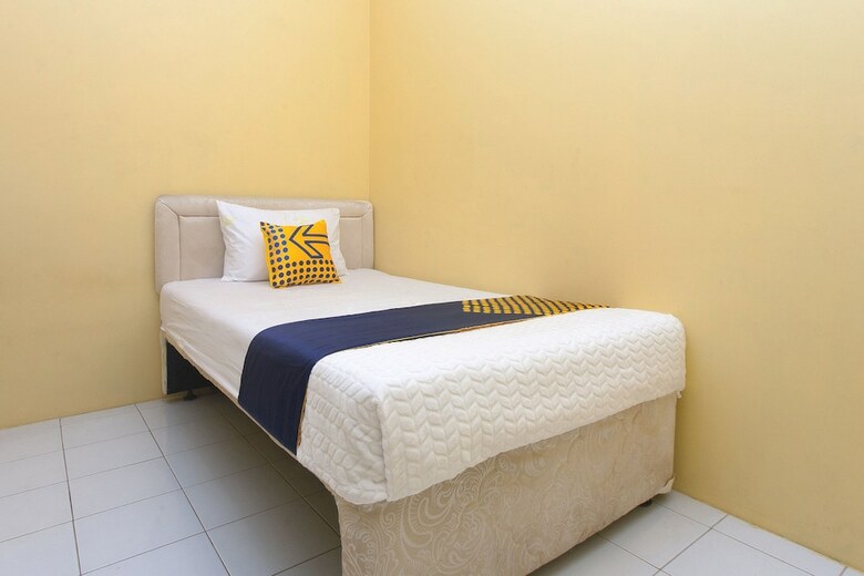 Hostal Spot On 2830 Azka Guest House Syariah