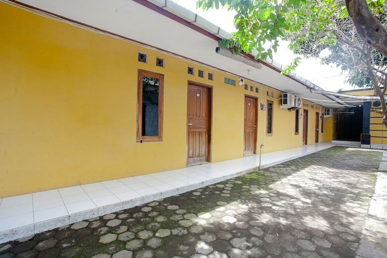 Hostal Spot On 2830 Azka Guest House Syariah