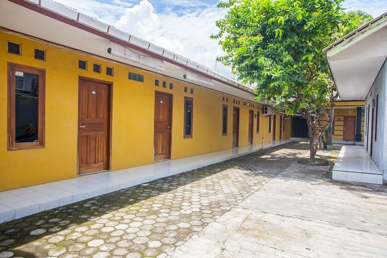 Hostal Spot On 2830 Azka Guest House Syariah
