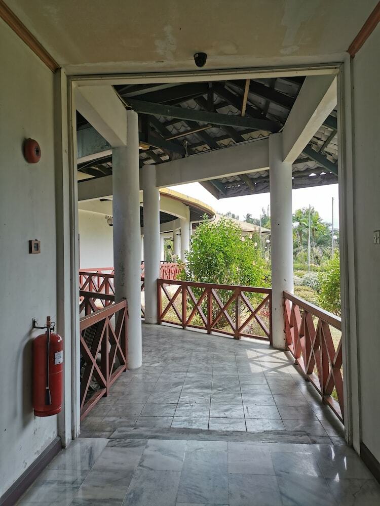 Oyo 89972 Borneo Paradise Beach Hotel