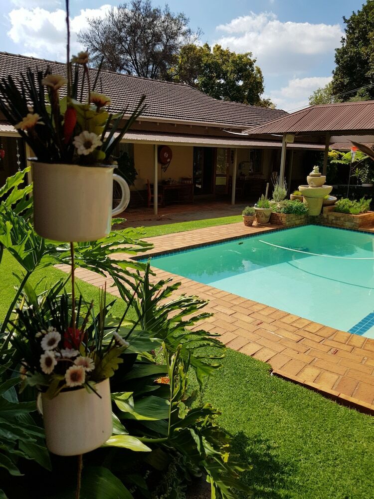 Hotel Aandbloem Guest House