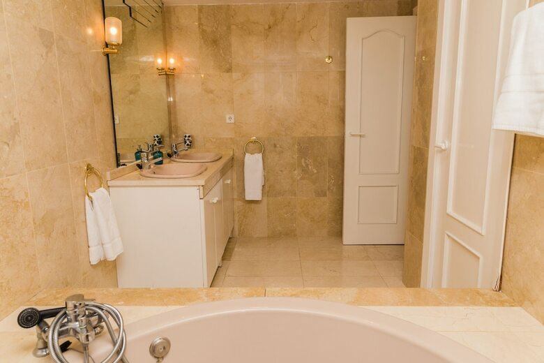Oasis Club II Triplex Apartment