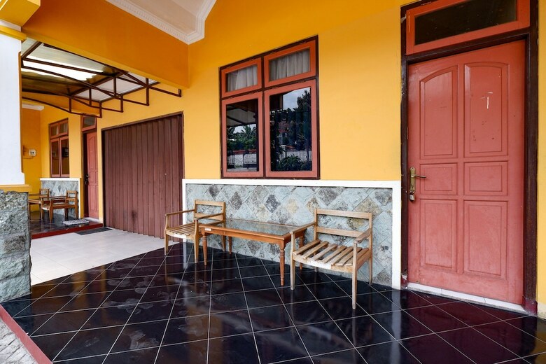 Oyo 2403 Hotel Bip