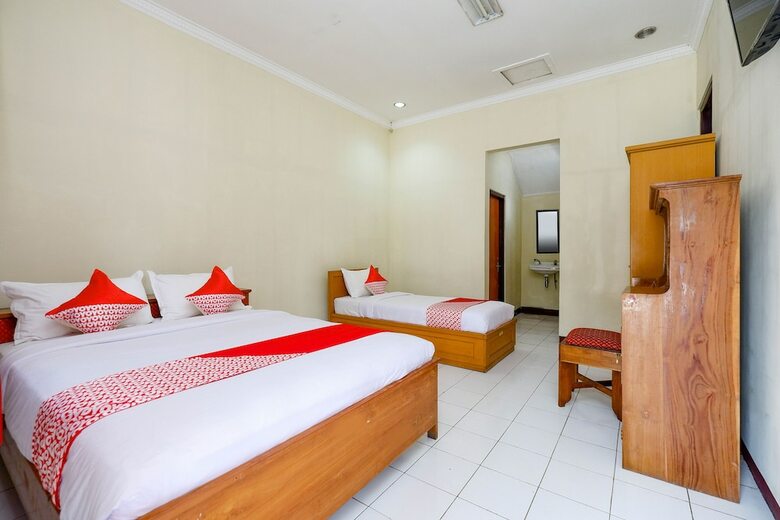 Oyo 2403 Hotel Bip