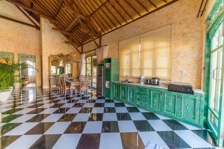 Villa Secret Estate