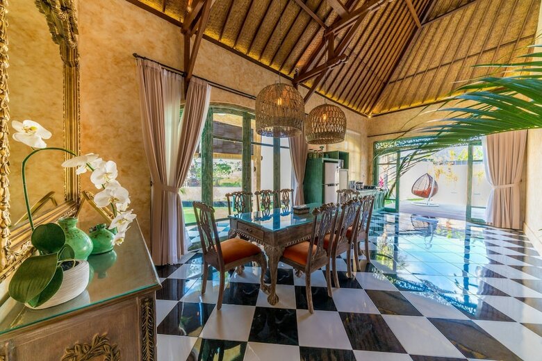 Villa Secret Estate