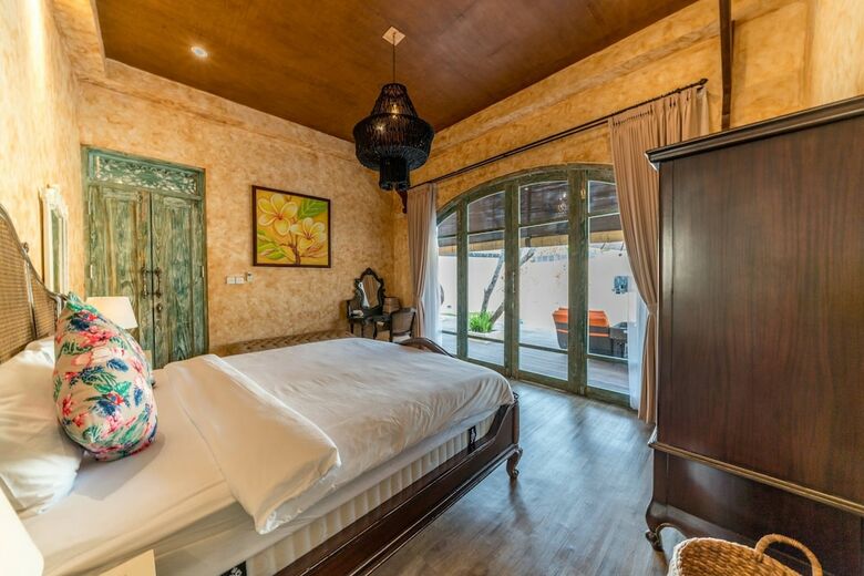 Villa Secret Estate