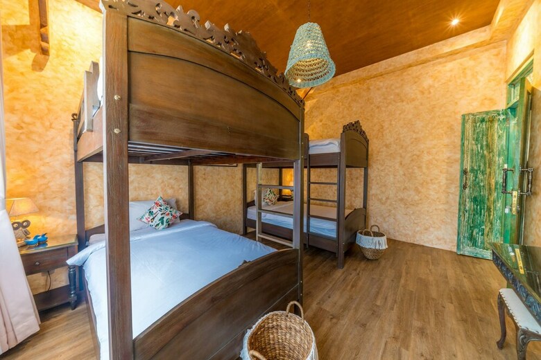 Villa Secret Estate