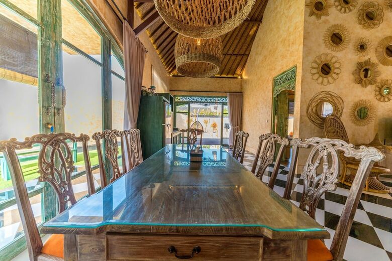 Villa Secret Estate