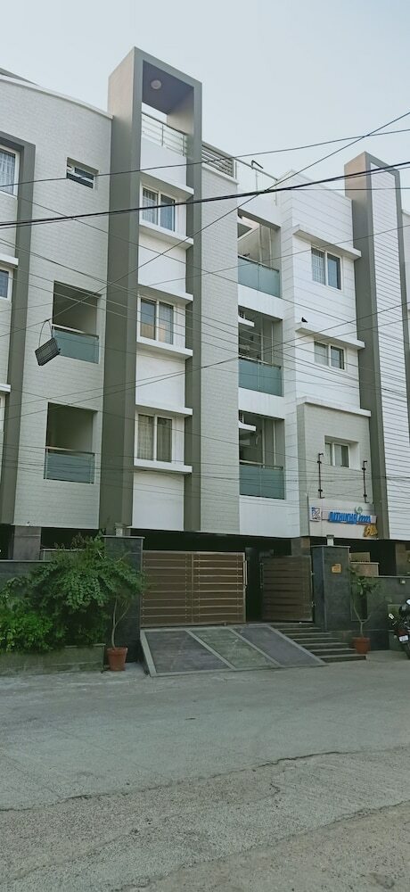 R Hotel - Manapakkam