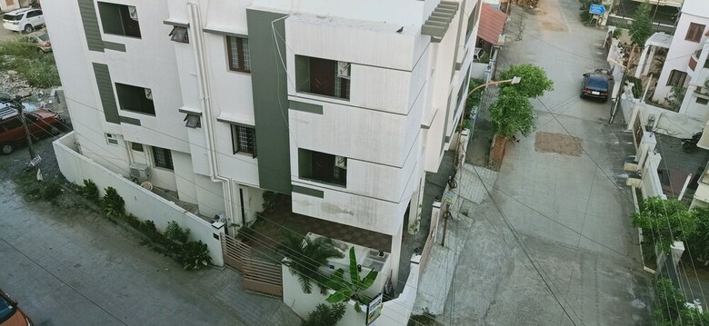R Hotel - Manapakkam