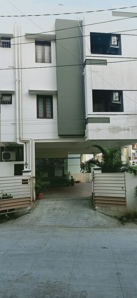 R Hotel - Manapakkam