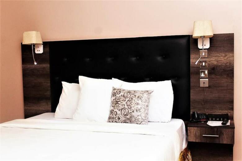 C'ron Hotels And Suites