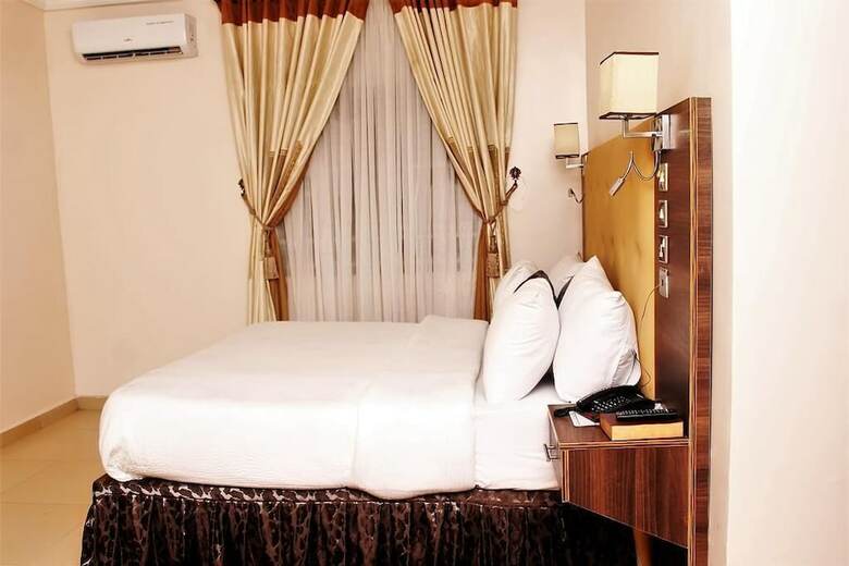 C'ron Hotels And Suites