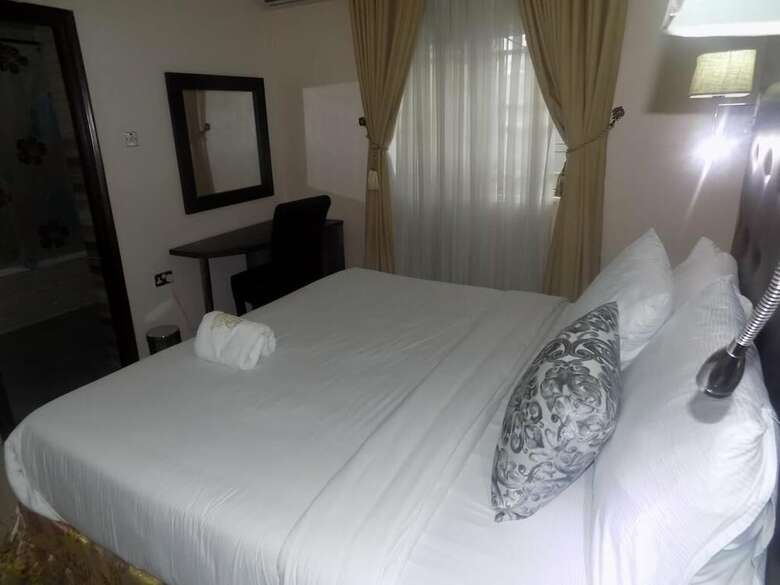 C'ron Hotels And Suites