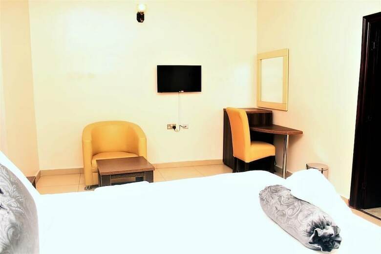 C'ron Hotels And Suites