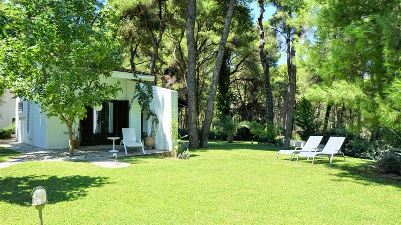 Apartamentos Villa Emily In Sani With Garden And Pool
