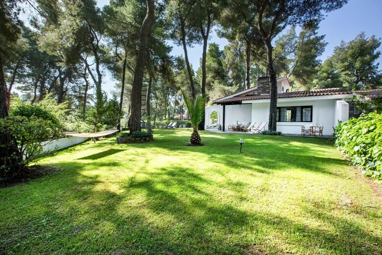 Apartamentos Villa Emily In Sani With Garden And Pool