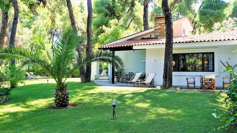 Apartamentos Villa Emily In Sani With Garden And Pool