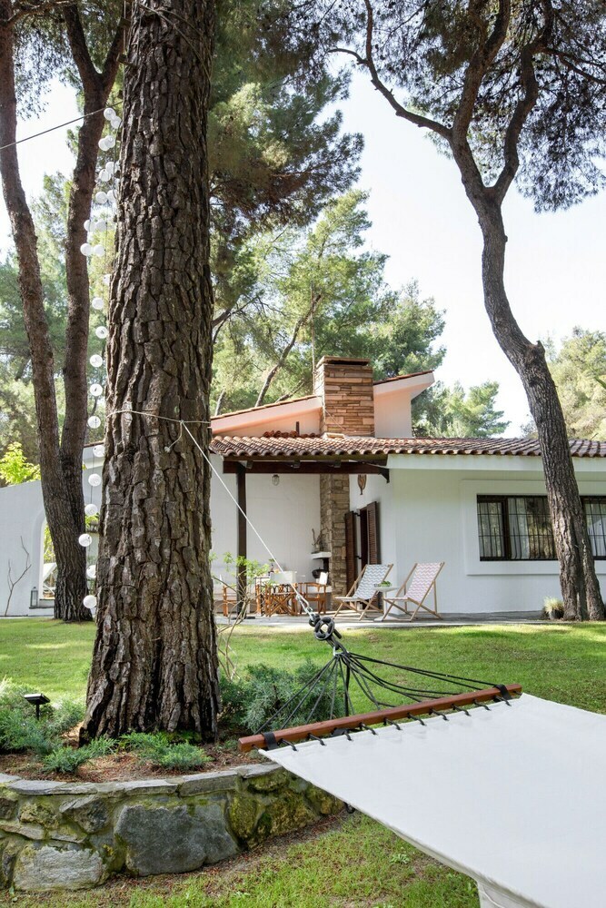 Apartamentos Villa Emily In Sani With Garden And Pool