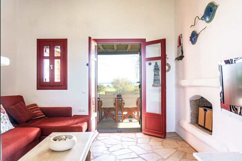 Villa Ourania On The Ambelas Coast With Garden