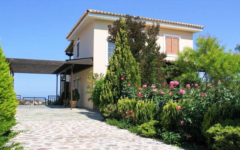 Villa Phaedra With Pool And View