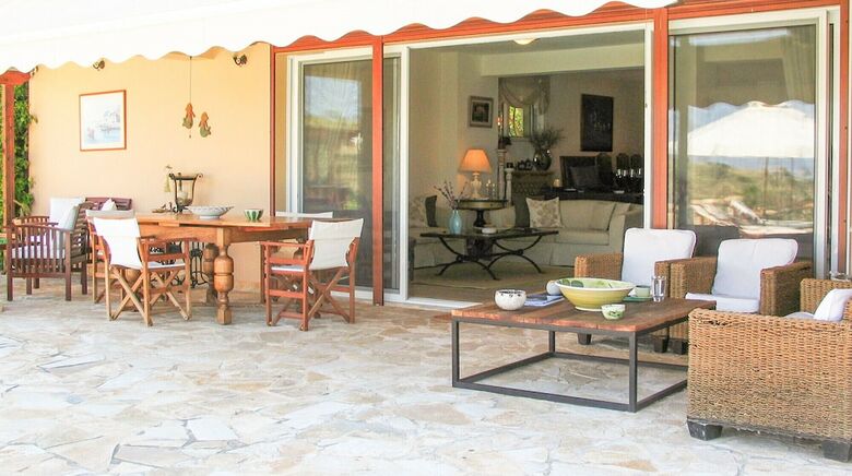 Villa Phaedra With Pool And View