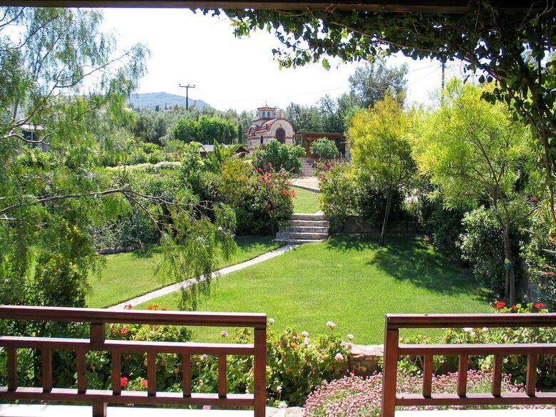 Villa Phaedra With Pool And View