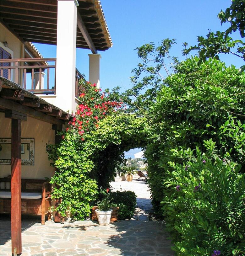 Villa Phaedra With Pool And View