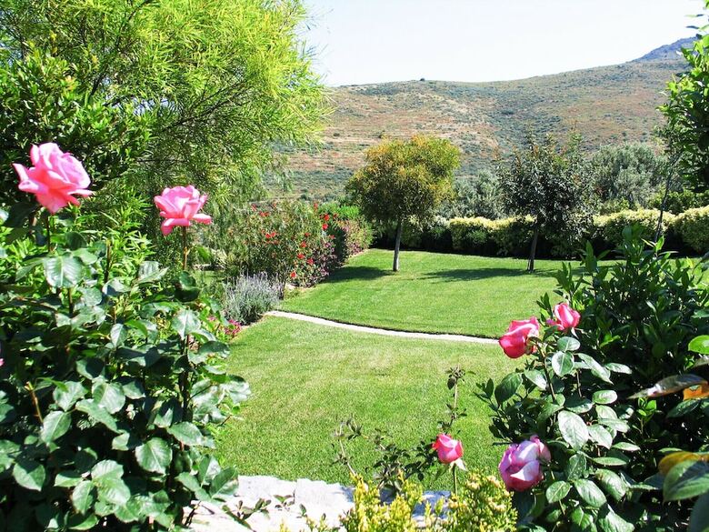 Villa Phaedra With Pool And View