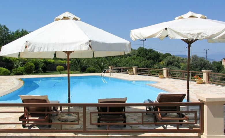 Villa Phaedra With Pool And View