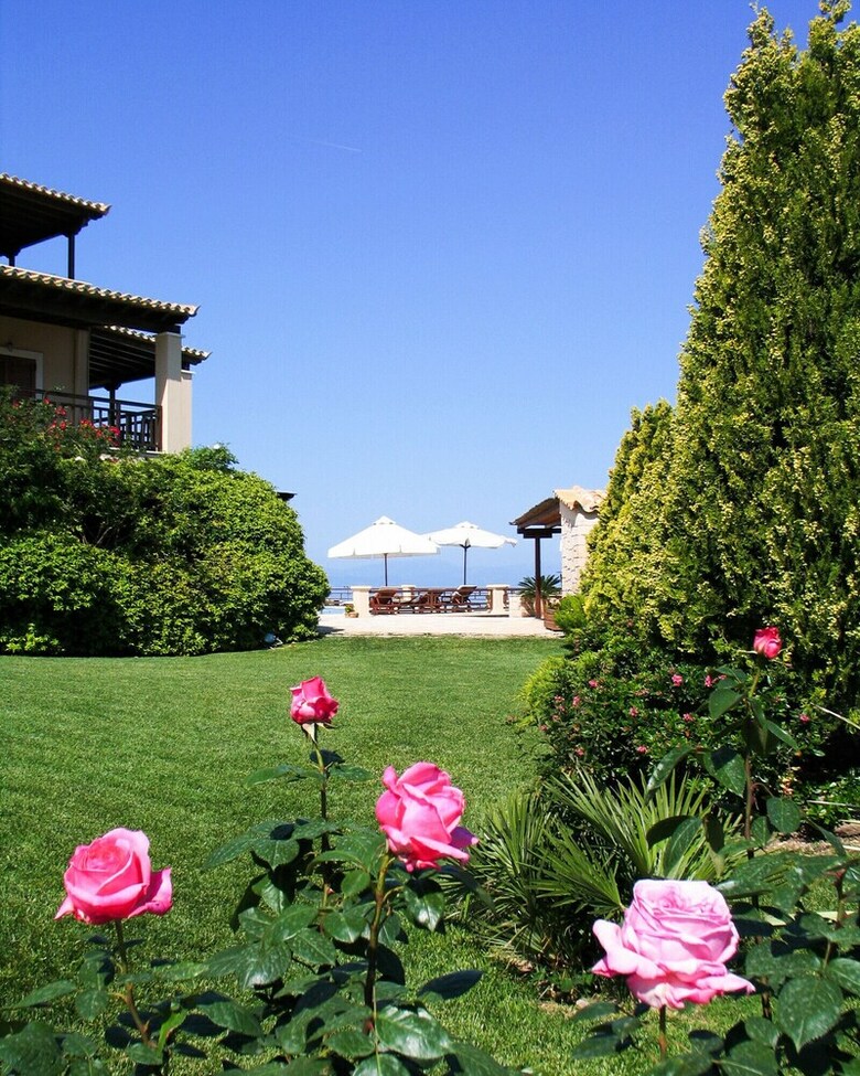 Villa Phaedra With Pool And View