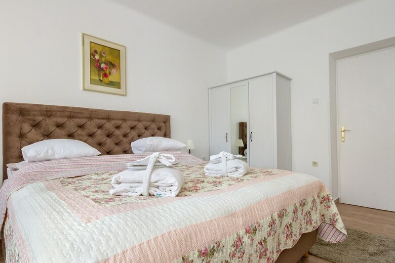 For All Seasons Apartment With Garden