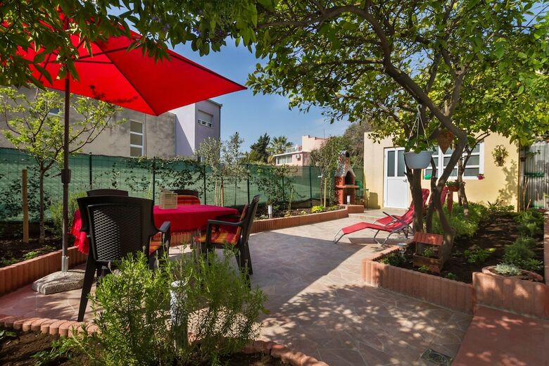 For All Seasons Apartment With Garden