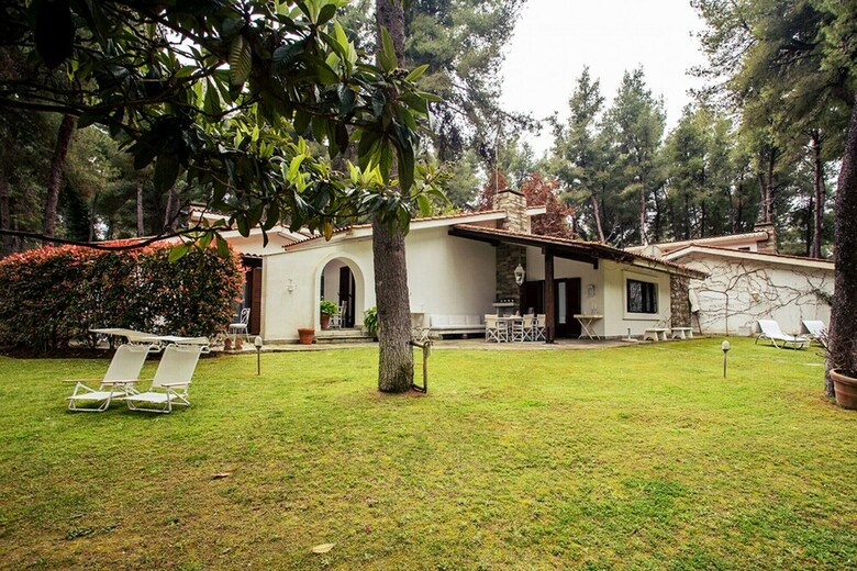 Villa Kallisti In Sani With Garden And Pool