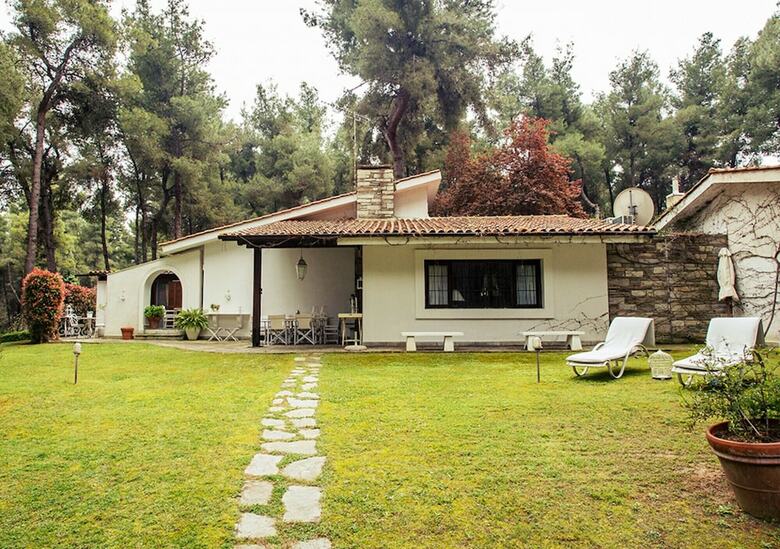 Villa Kallisti In Sani With Garden And Pool