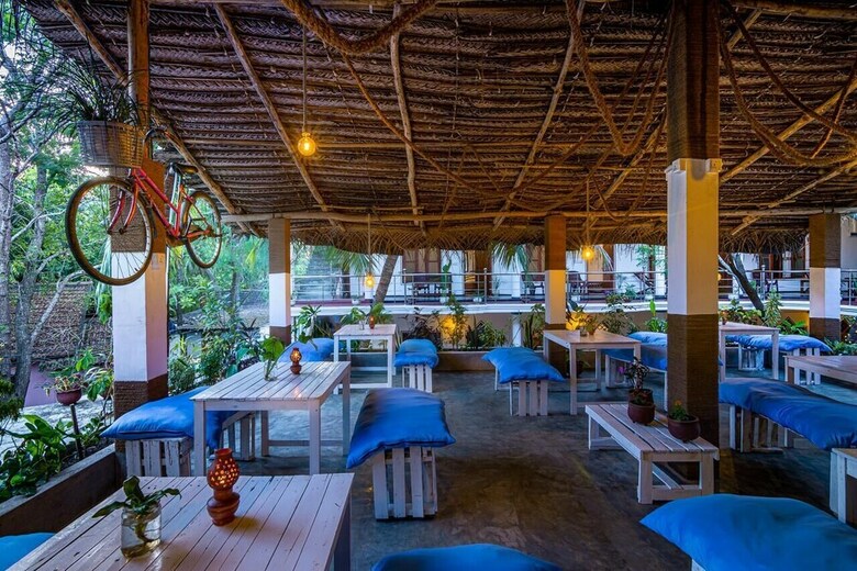 Hotel Arugambay Resort