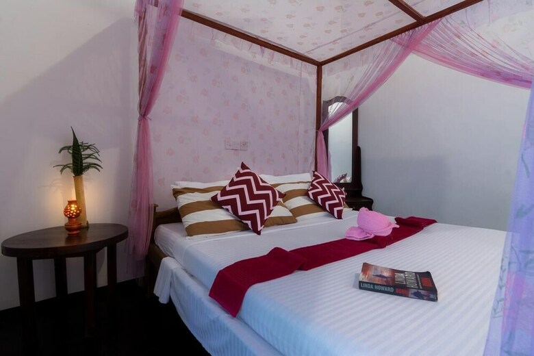Hotel Arugambay Resort