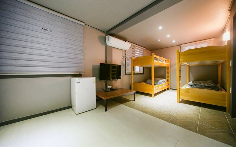 Hostal Adios - Hostel