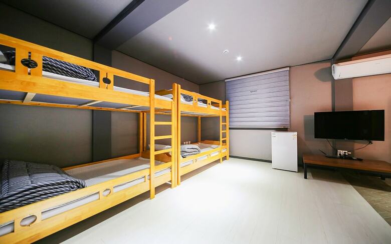 Hostal Adios - Hostel