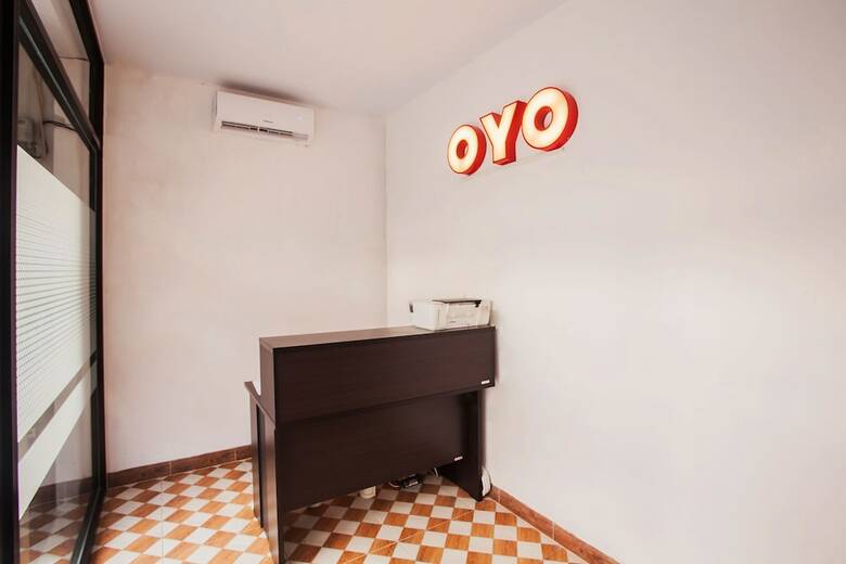 Hotel Oyo 2720 Sutomo Inn