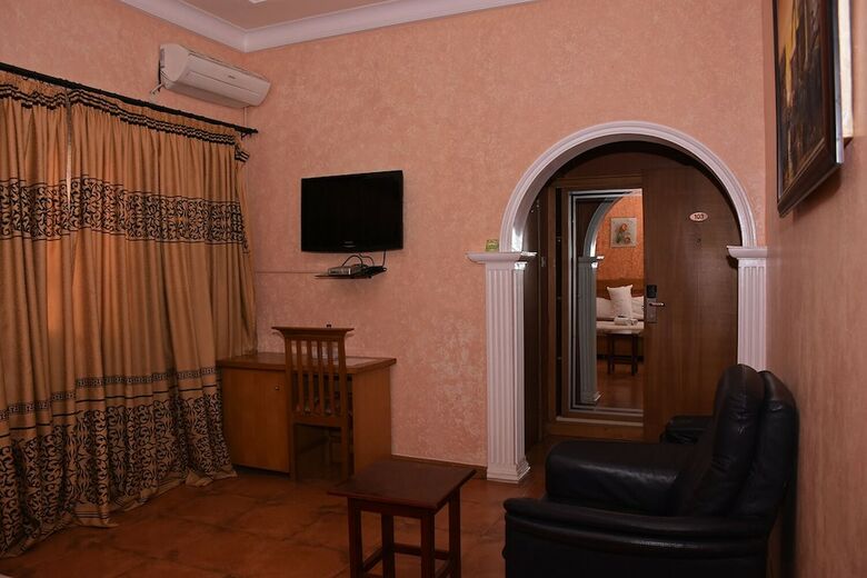 Lamaison Hotel