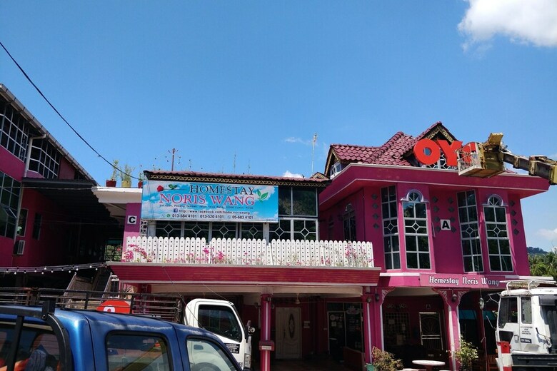 Hotel Oyo 89984 Noris Wang Homestay