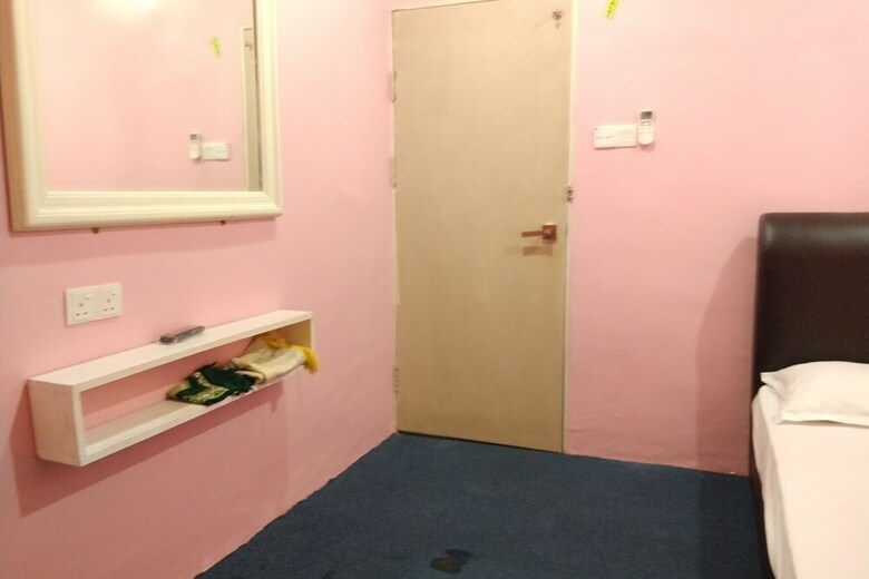 Hotel Oyo 89984 Noris Wang Homestay