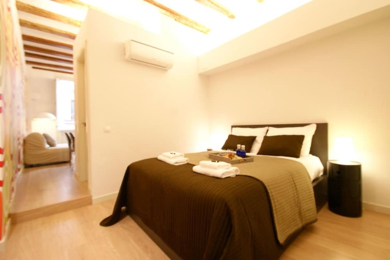 Short Stay Group Borne Pop Art Serviced Apartments