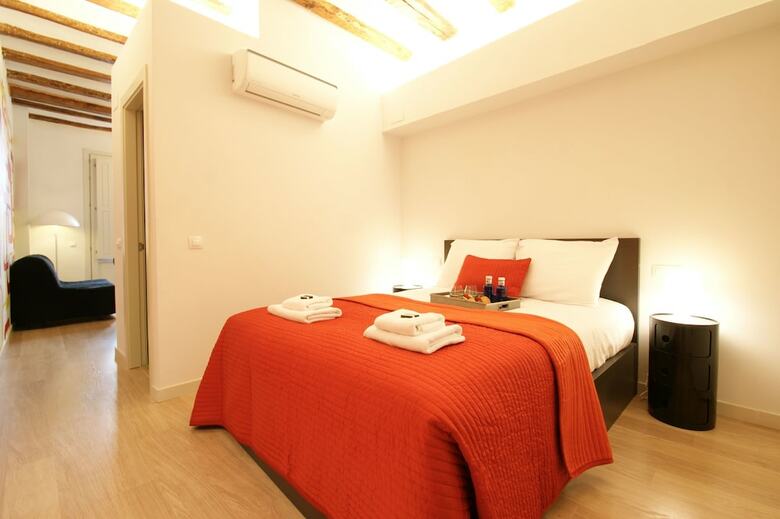 Short Stay Group Borne Pop Art Serviced Apartments
