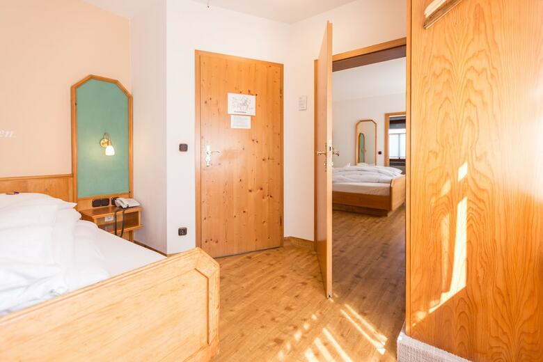 Hotel Fr�nkischer Hof Gmbh