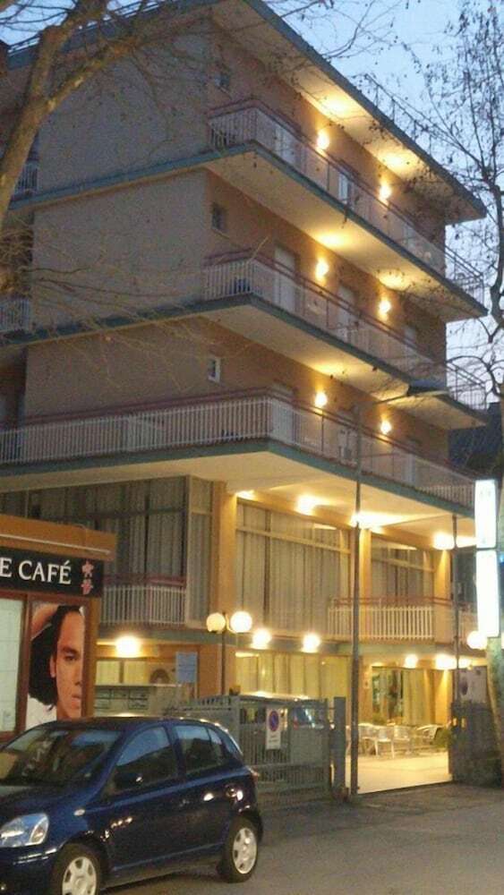 Hotel Half Moon