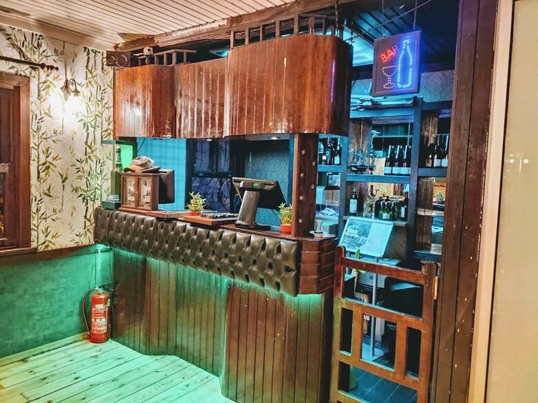 Hotel Lotus Restaurant & Home