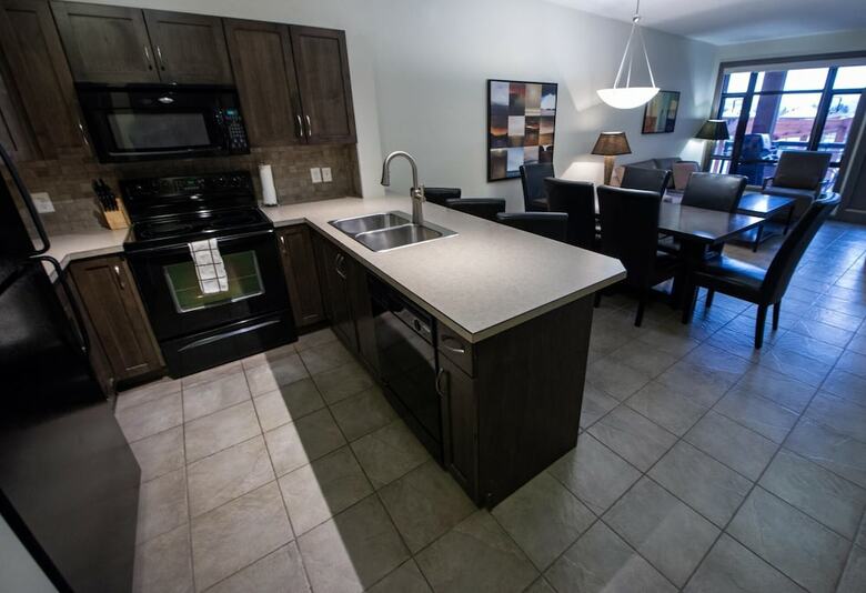 Bright Apartment Facing Pool Area #423
